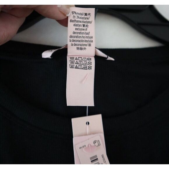 Victoria's Secret 528148-QB4 Women's Sz Medium Black Cropped Ribbed Tank Top - Picture 4 of 4